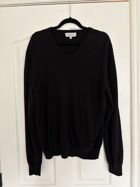 Neiman Marcus Men's Black V-Neck Cashmere-Blend Sweater